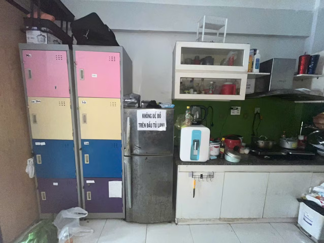 Cận cảnh bên trong khu chung cư bị ‘hô biến’ thành ký túc xá ở TP.HCM - Ảnh 8.