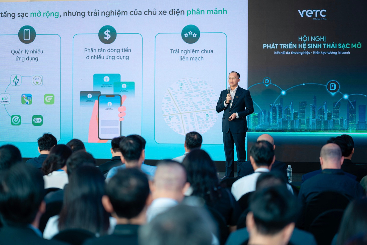 Ông Trần Nguyễn Ngọc Thành - Tổng giám đốc VETC Digital trình bày tham luận tại sự kiện