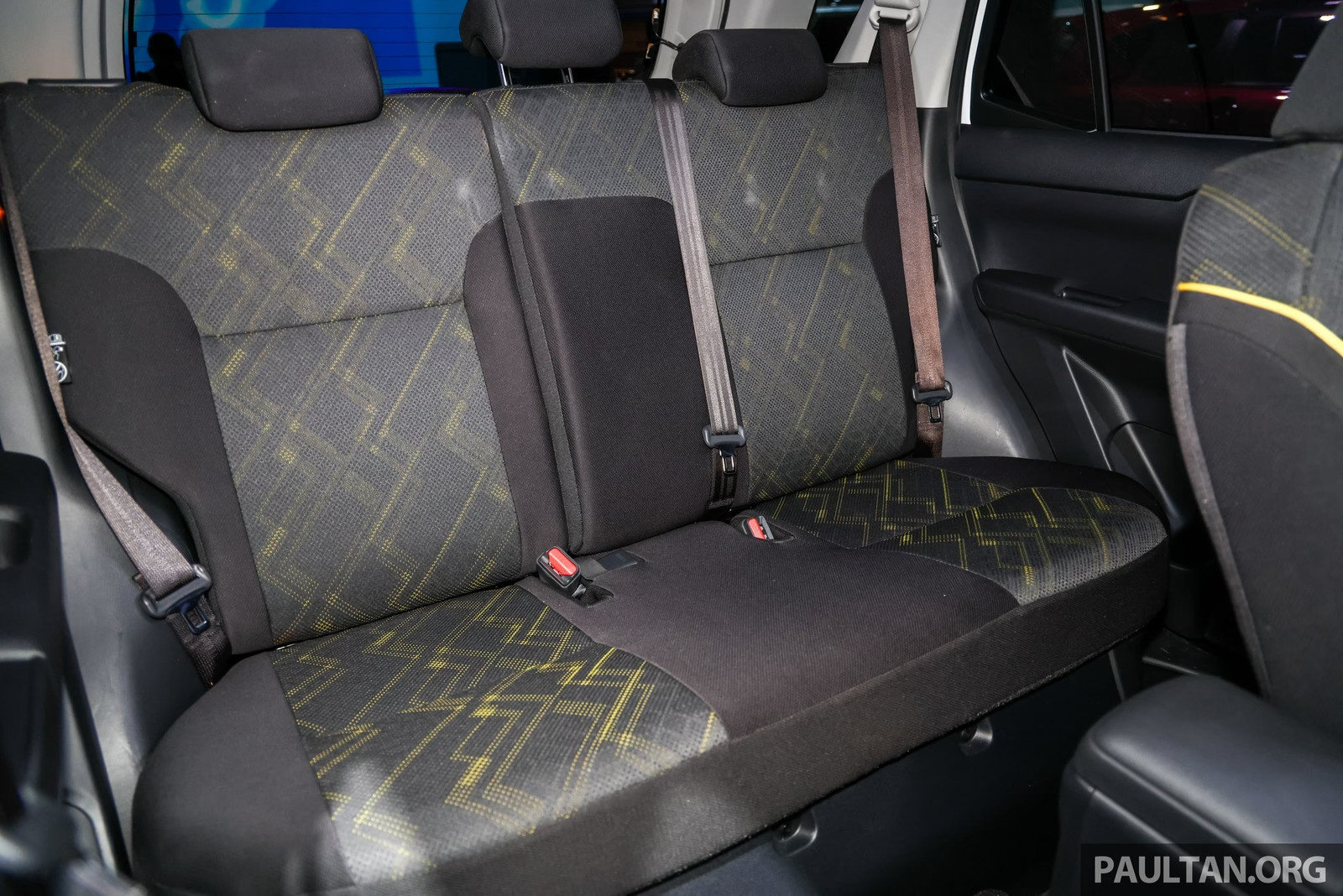 Hàng ghế thứ hai Daihatsu Rocky Hybrid ACTIVe