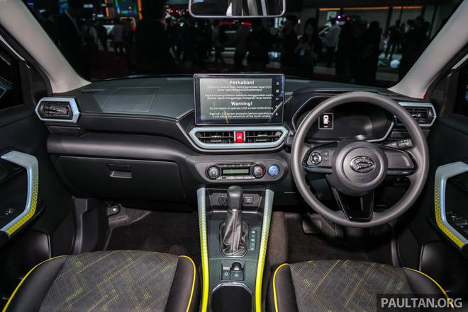 Khoang lái Daihatsu Rocky Hybrid ACTIVe