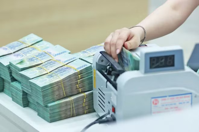 Cách nào giảm lãi suất thực chất, khơi thông dòng vốn? - Ảnh 1.