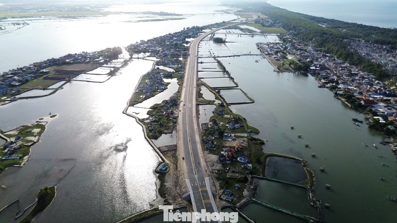 Công trình giao thông lớn nhất ở Huế 'uốn lượn' qua đầm phá, cửa biển - Ảnh 8.
