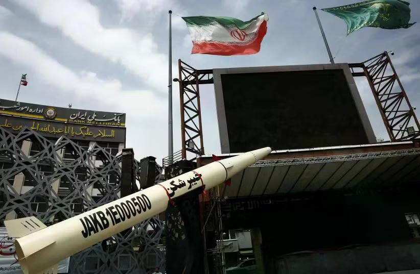 (Ảnh: Reuters) Israel kinh ngạc trước tốc độ phục hồi sản xuất tên lửa của Iran - Ảnh 1.