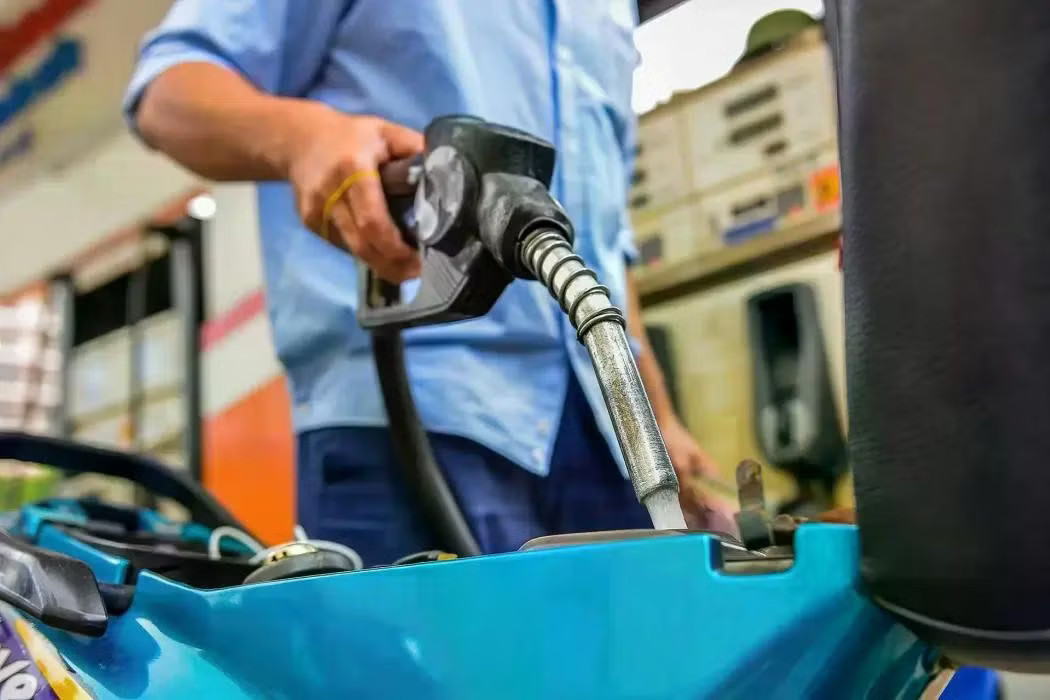 Đề xuất xử phạt cây xăng tự ý giảm lượng bán - Ảnh 1.