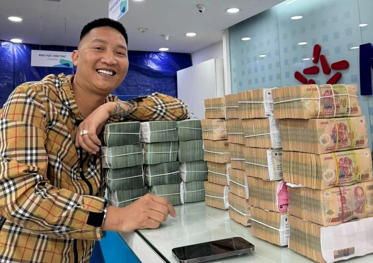 Đã rõ Huấn Hoa Hồng kiếm tiền từ đâu: Bán nước hoa thu 300 tỷ, sử dụng tiền từ thiện có dấu hiệu sai mục đích