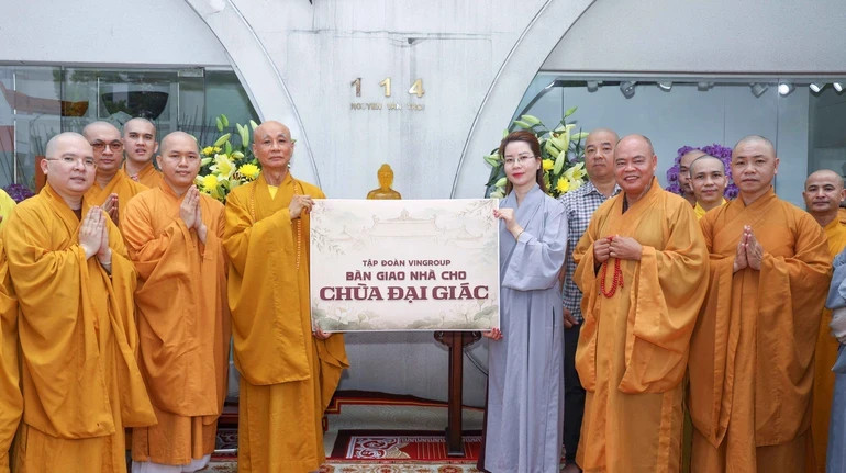 Trước khi hiến cúng nhà cho chùa Đại Giác, tỷ phú Phạm Nhật Vượng đã chi hàng triệu USD để xây chùa ở châu Âu - Ảnh 1.