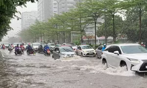 Miền Bắc oi nóng trước khi bước vào đợt mưa lớn nhiều ngày - Ảnh 4.