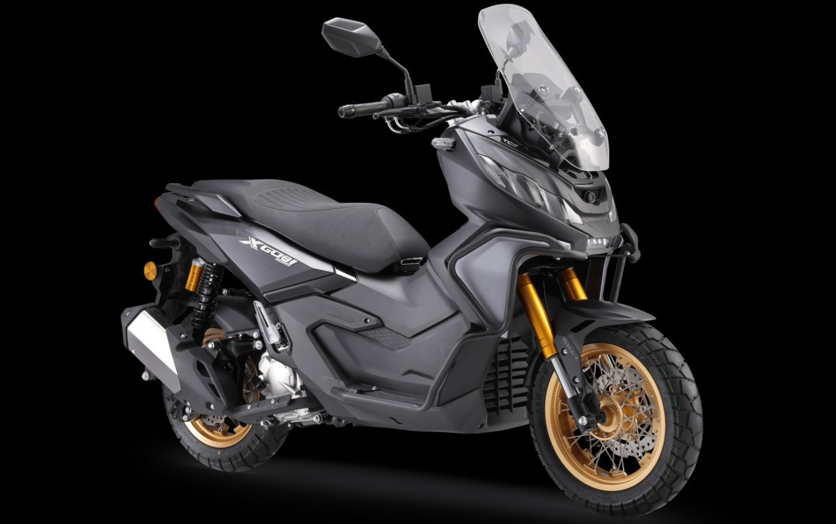 ariic-gobi-carbon-black-1.jpg