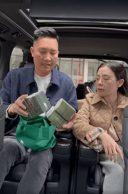 Chân dung bị can Phạm Thị Ngọc Linh - vợ Huấn Hoa Hồng - Ảnh 3.
