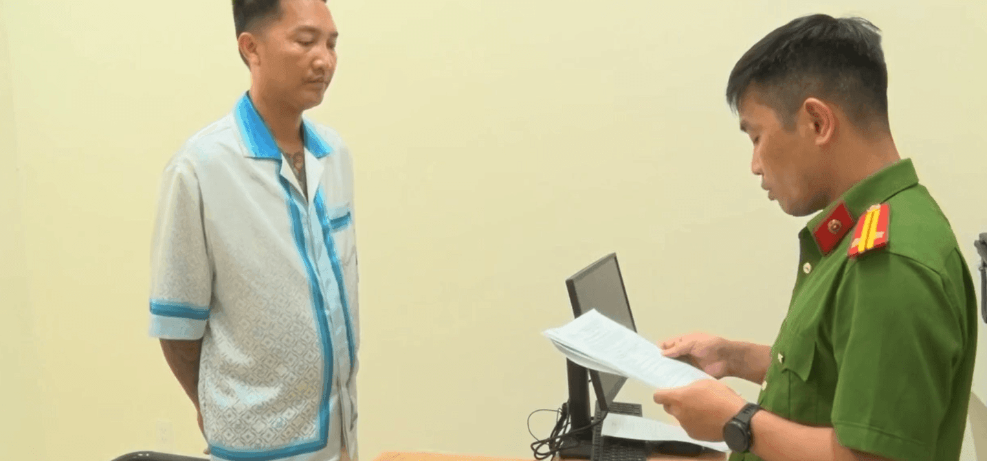 Nữ Giám đốc bị khởi tố cùng vợ chồng Huấn Hoa Hồng: Điều hành công ty 4,5 tỷ, đăng ký chỉ 3 lao động - Ảnh 1.