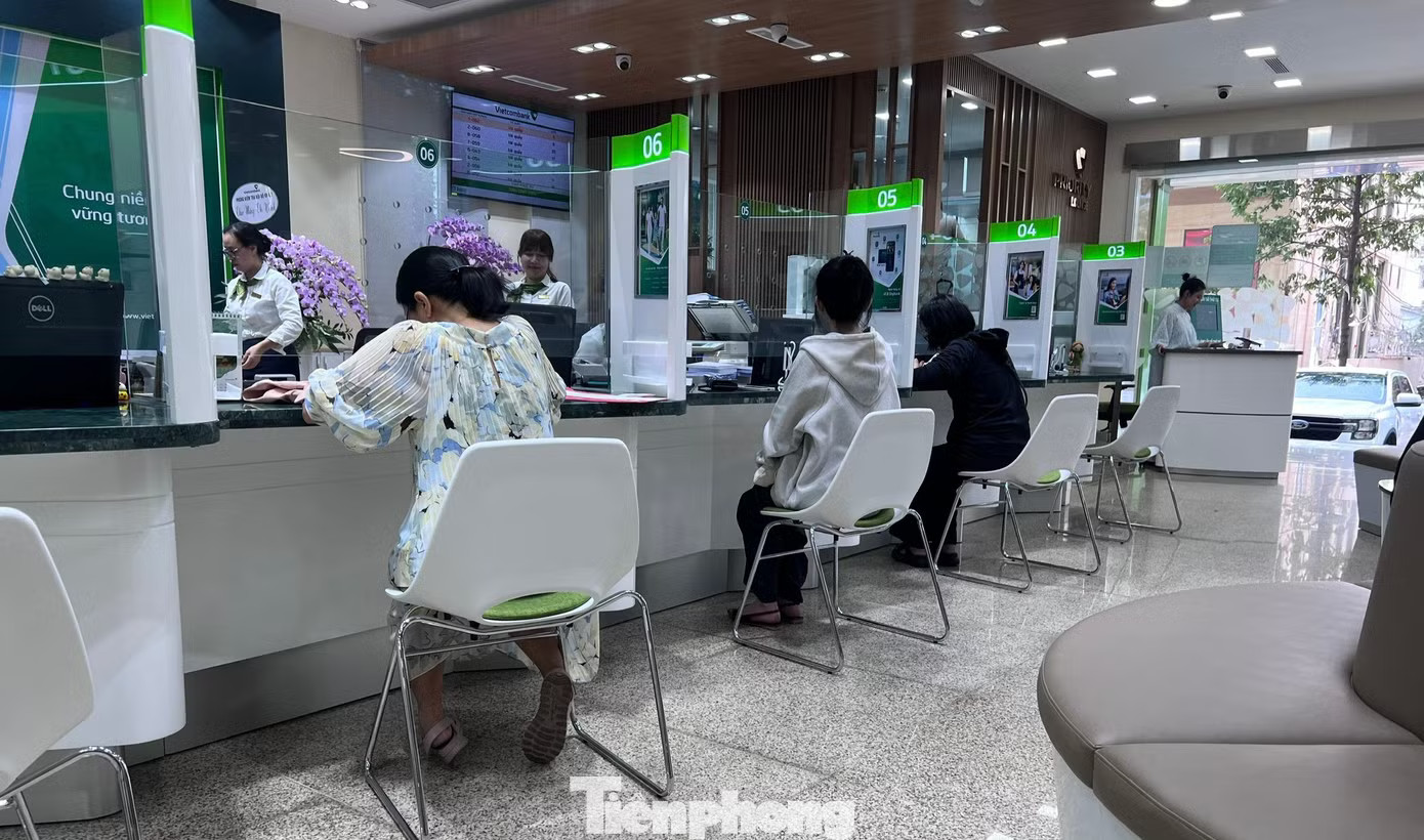 Dòng tiền khổng lồ đổ vào ngân hàng, sao doanh nghiệp không thể tiếp cận? - Ảnh 1.