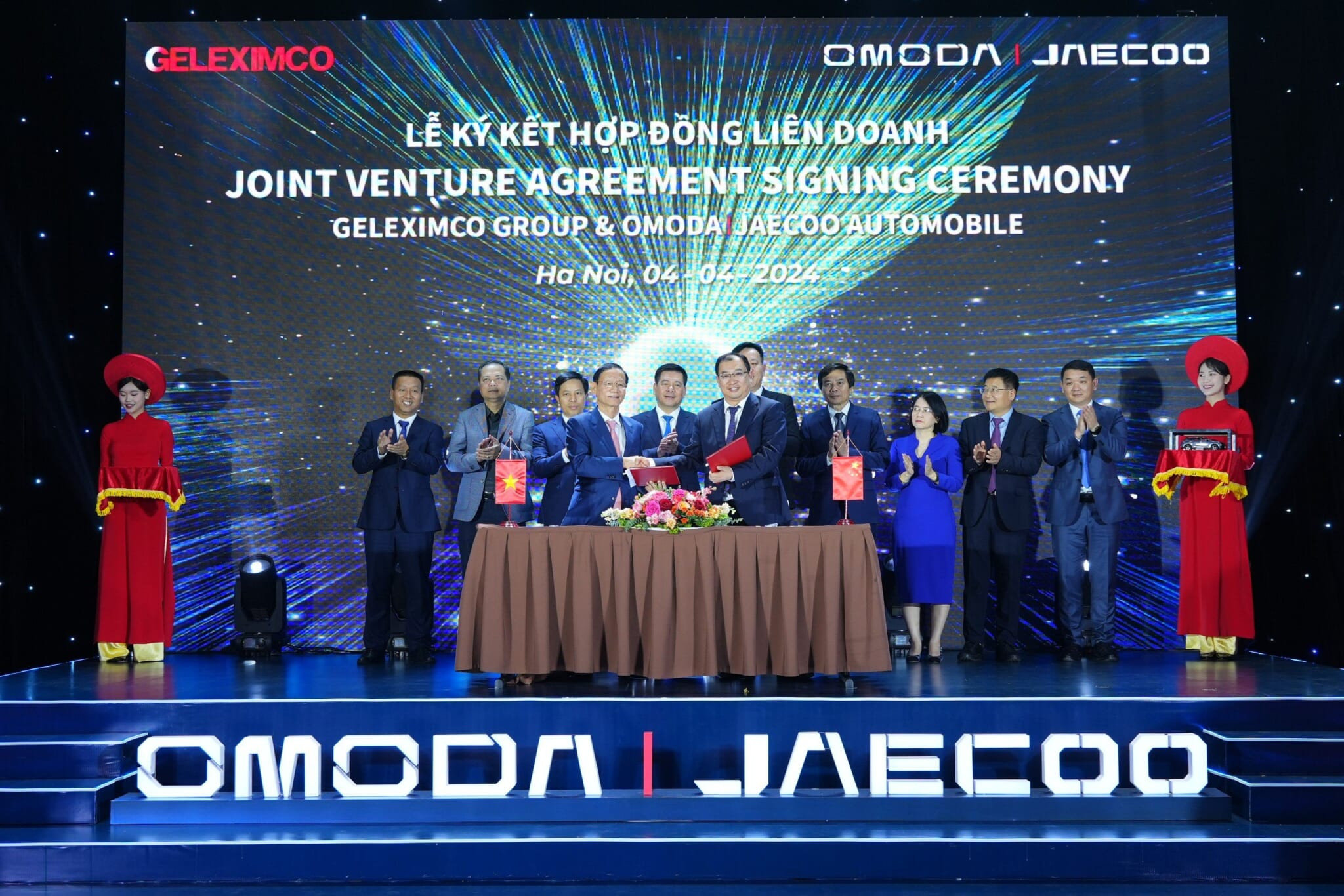 Geleximco và Omoda & Jaecoo, thuộc Tập đoàn Chery, ký hợp đồng liên doanh đầu tư sản xuất ô tô tại Việt Nam vào tháng 4/2024. Ảnh tổng hợp