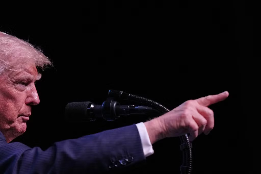 Tổng thống Mỹ Donald Trump. Tổng thống Mỹ Trump tuyên bố chặn chương trình hạt nhân của Iran, dọa tấn công Oman - Ảnh 1.