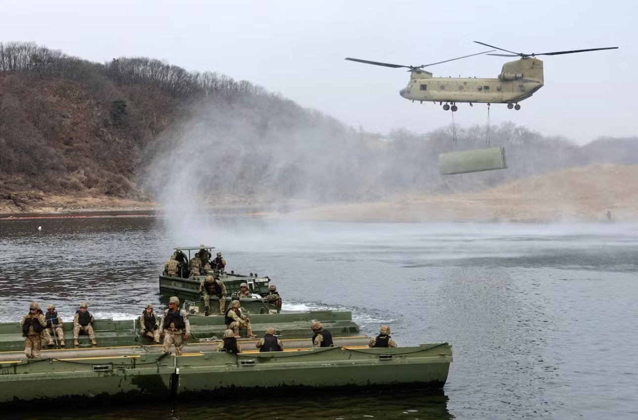 Hình ảnh tập trận chung của binh lính Mỹ và Hàn Quốc tháng 3/2026. (Ảnh: Reuters) Tổng thống Mỹ Trump bất ngờ yêu cầu giảm quy mô tập trận với Hàn Quốc - Ảnh 1.