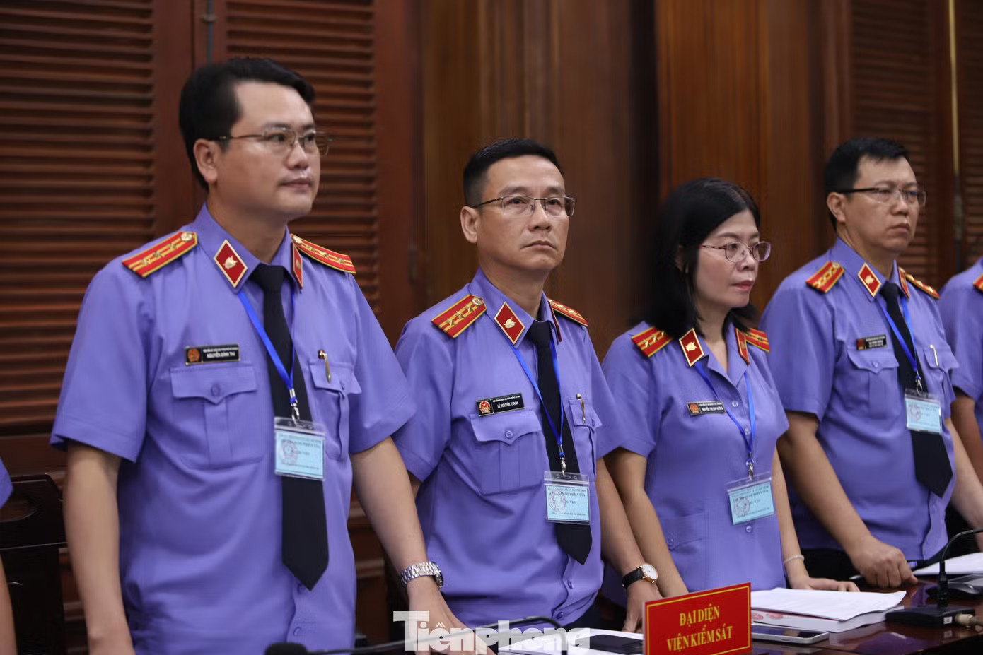 Đại diện Viện kiểm sát tham gia phiên tòa, thực hiện quyền công tố và kiểm sát hoạt động xét xử vụ án VN10. Ảnh: Nguyễn Tiến Xét xử Chi Dân, An Tây, 'Cô tiên từ thiện' hầu tòa tại đầu cầu Trại tạm giam Chí Hòa - Ảnh 7.