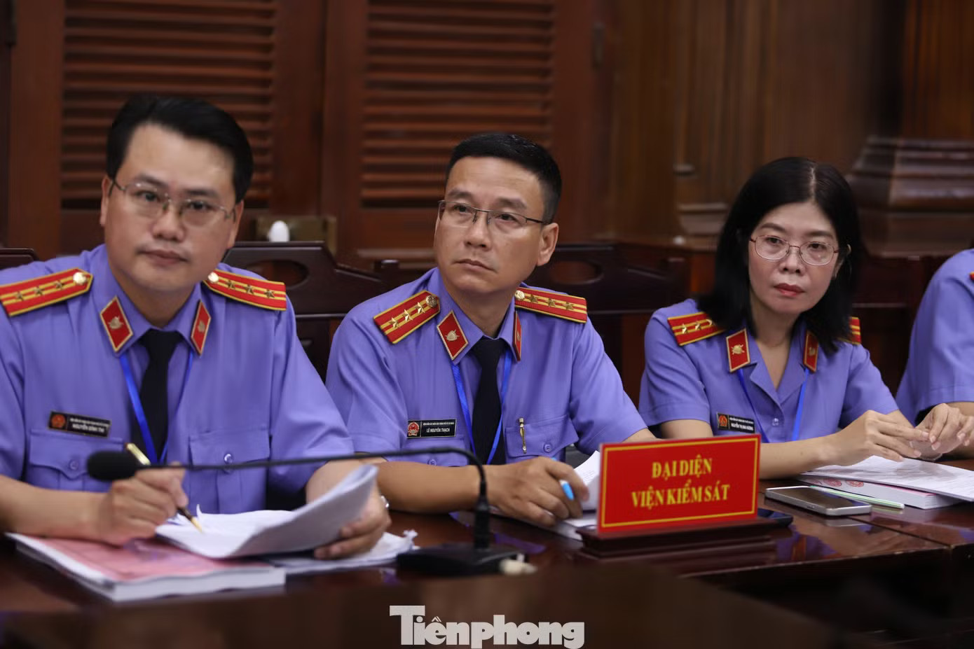 Sau hơn 3 năm điều tra, vụ án được mở rộng với 227 bị cáo, giữ nhiều vai trò khác nhau trong các đường dây và bị truy tố về nhiều tội danh liên quan đến ma túy. Ảnh: Nguyễn Tiến Xét xử Chi Dân, An Tây, 'Cô tiên từ thiện' hầu tòa tại đầu cầu Trại tạm giam Chí Hòa - Ảnh 19.