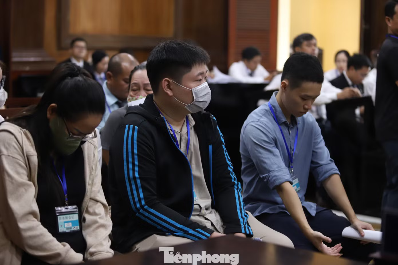 Từ vụ việc này, Công an TPHCM mở rộng điều tra, làm rõ các đường dây vận chuyển ma túy từ nước ngoài về Việt Nam qua đường hàng không. Cơ quan điều tra xác định nhiều người tham gia vận chuyển, mua bán, tàng trữ và tổ chức sử dụng trái phép chất ma túy. Ảnh: Nguyễn Tiến Xét xử Chi Dân, An Tây, 'Cô tiên từ thiện' hầu tòa tại đầu cầu Trại tạm giam Chí Hòa - Ảnh 18.