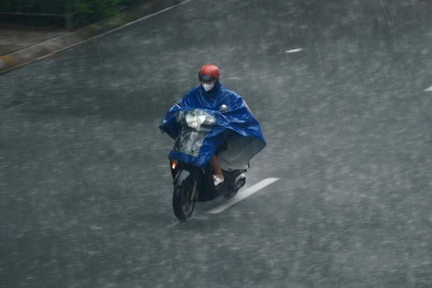 Từ đêm nay, miền Bắc bước vào đợt mưa rất lớn - Ảnh 1.