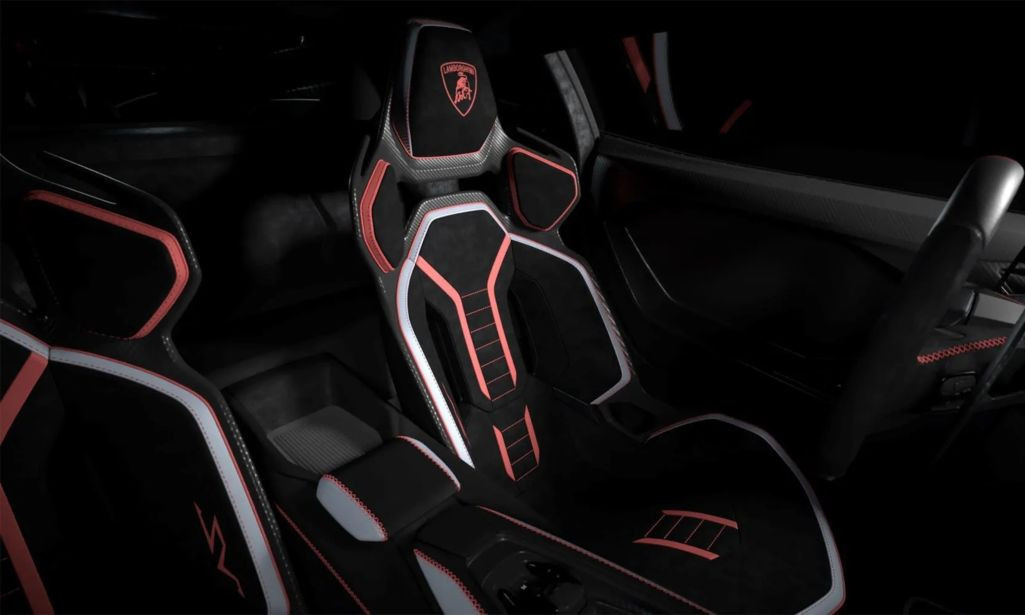 Ghế ngồi với nội thất đỏ trắng đen trên Lamborghini Revuelto SV