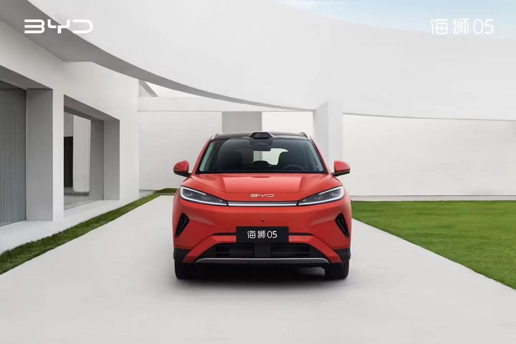 BYD Sealion 5 DM-i nhìn từ phía trước