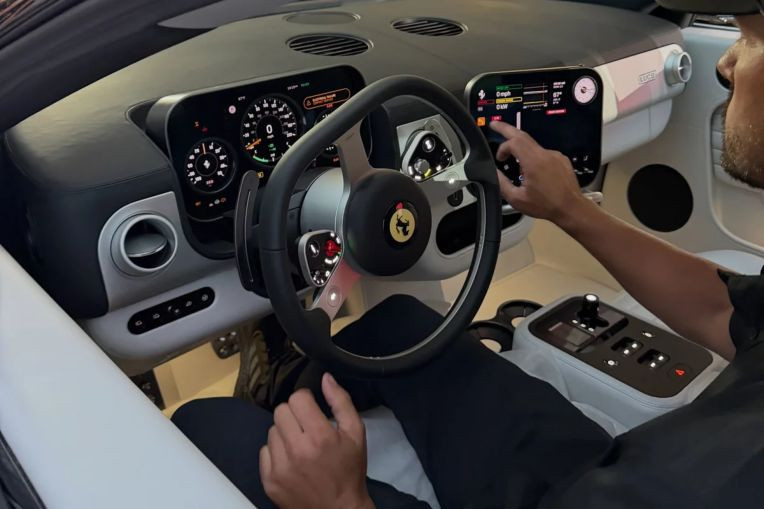 Khoang nội thất Ferrari Luce