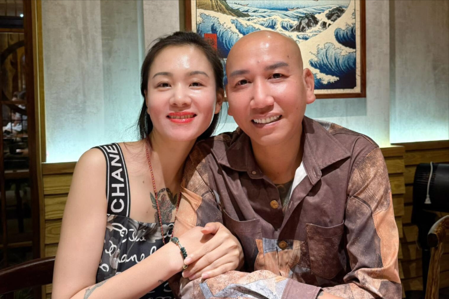 Trước khi bị khởi tố, vợ chồng Phú Lê trực tiếp điều hành công ty vốn 1,8 tỷ đồng, 8 lần thay tổng giám đốc