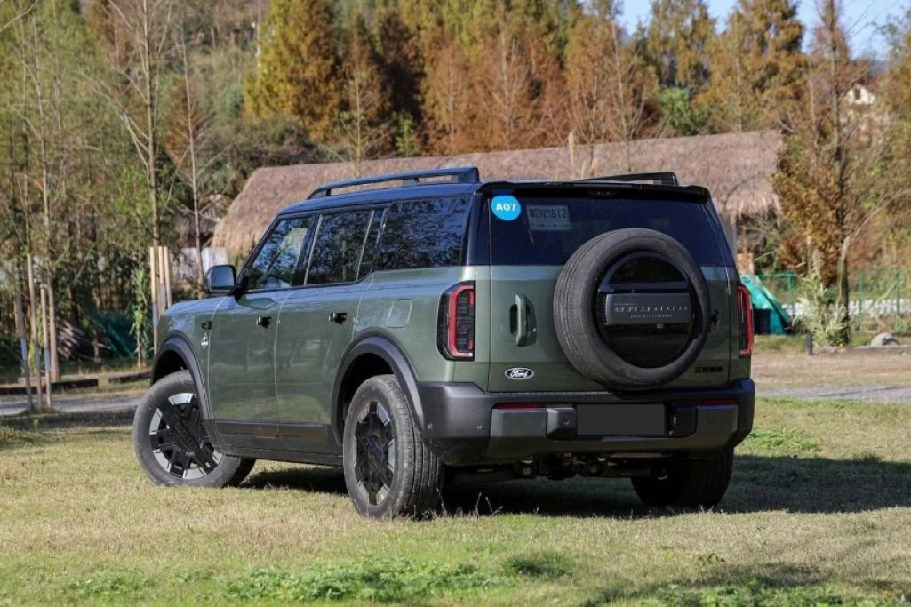 Ngoài ra Ford Bronco New Energy còn có bản EREV