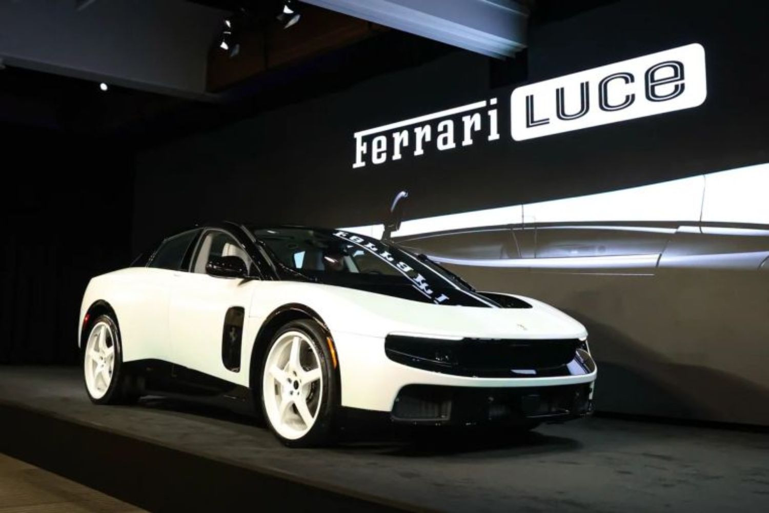 Ferrari Luce đầu tiên được đem đấu giá