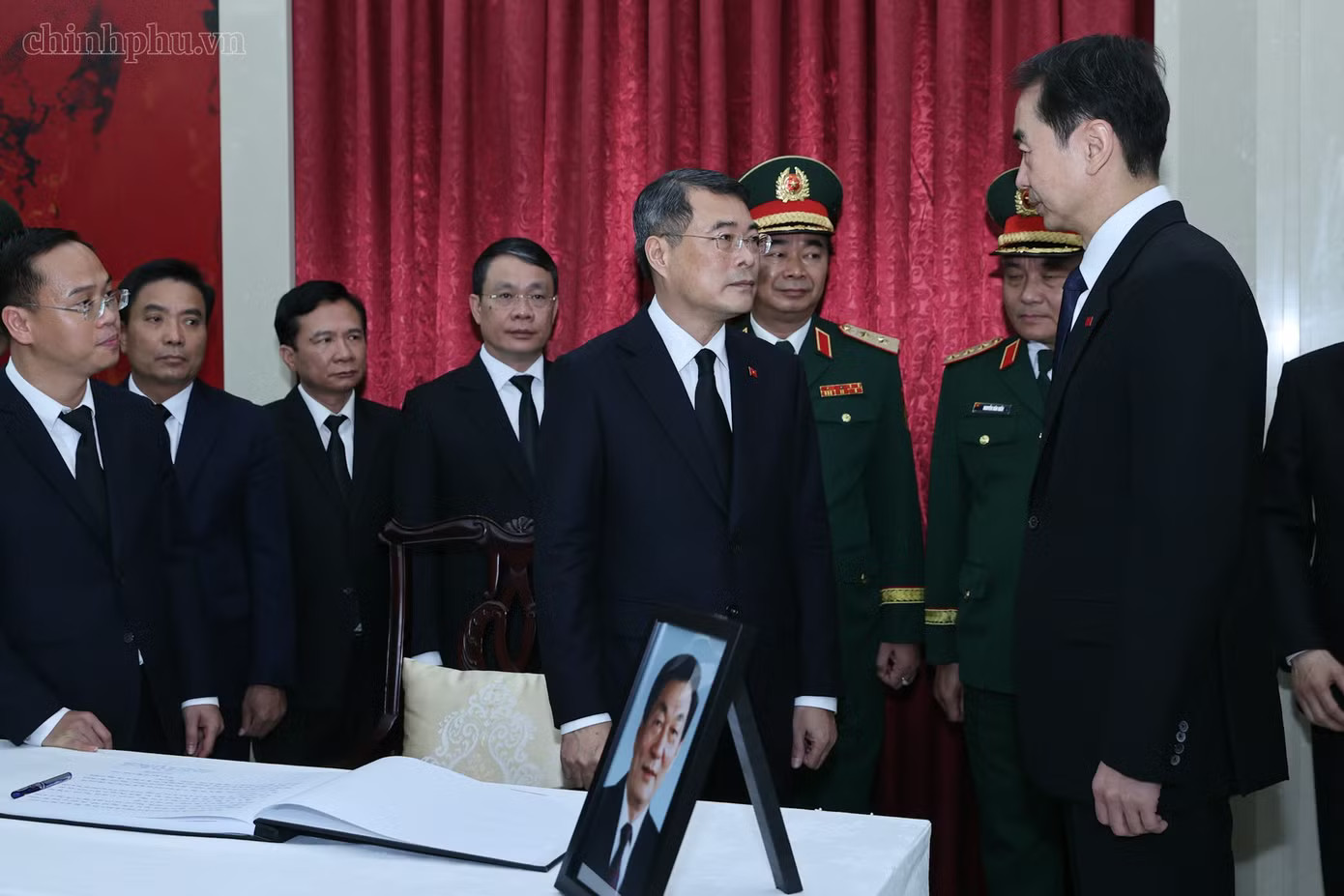 Thủ tướng Lê Minh Hưng viếng nguyên Thủ tướng Trung Quốc Chu Dung Cơ - Ảnh 2.