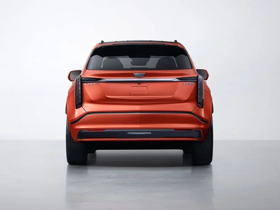 Dải đèn LED phía sau Cadillac XT5 PHEV