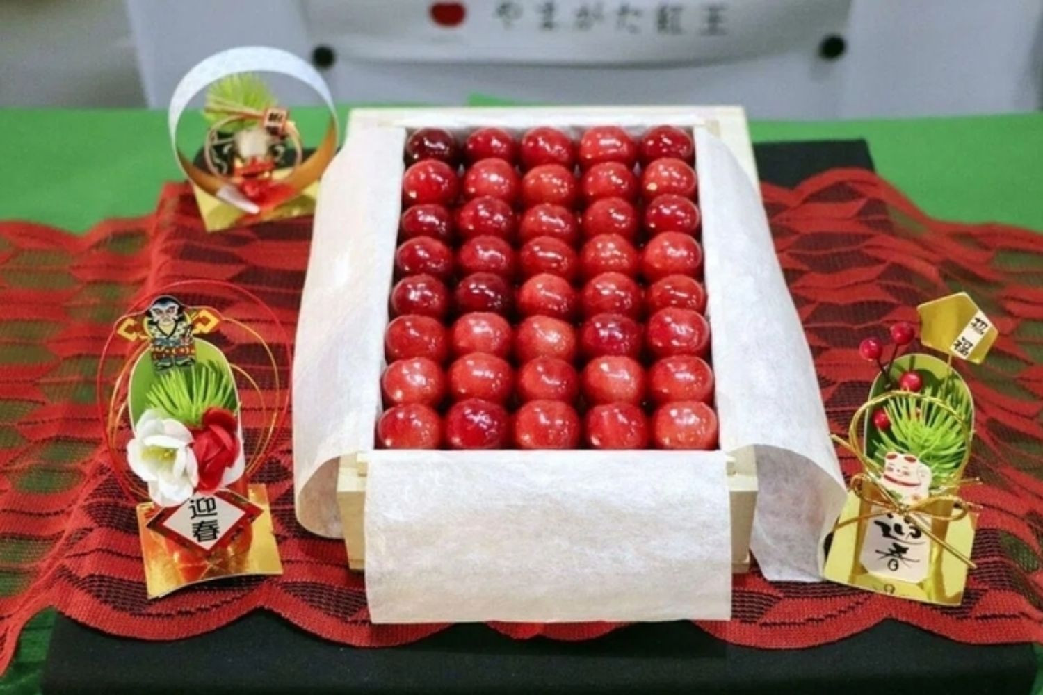 Hộp Cherry Sato Nishiki được đấu giá thành công