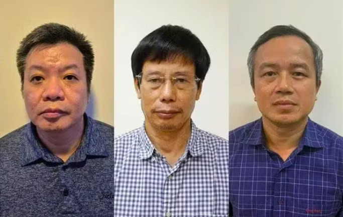 Các bị cáo Tống Hải Nam, Nguyễn Gia Liêm, Phạm Viết Hương. Cựu Thứ trưởng Nguyễn Bá Hoan ra tòa với cáo buộc nhận hối lộ 16 tỷ đồng - Ảnh 2.