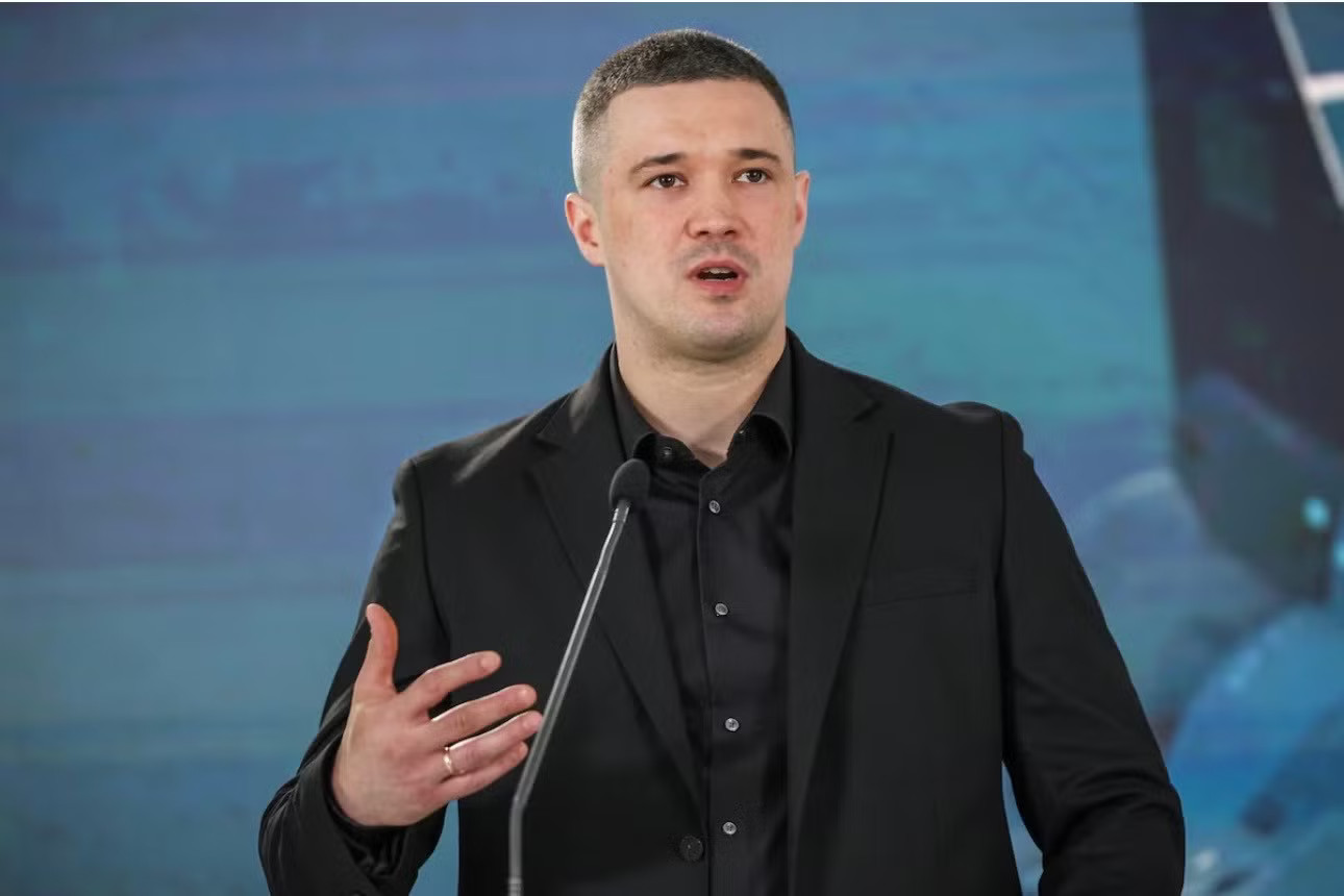 Cựu Bộ trưởng Quốc phòng Ukraine bất ngờ kêu gọi tổ chức bầu cử, thách thức Tổng thống Zelensky - Ảnh 1.