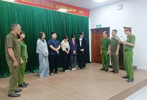 Cơ sở Spa dùng bác sỹ giả để hù dọa khách hàng nhằm bán các gói điều trị đắt tiền - Ảnh 1.