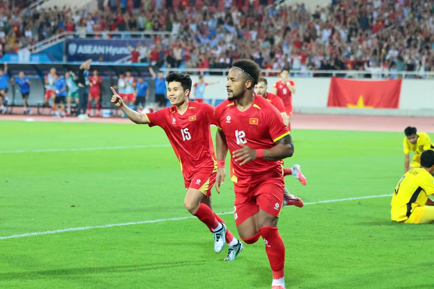 Tuyển Việt Nam vào chung kết ASEAN Cup 2026: Ngả mũ trước ông Kim Sang-sik - Ảnh 1.