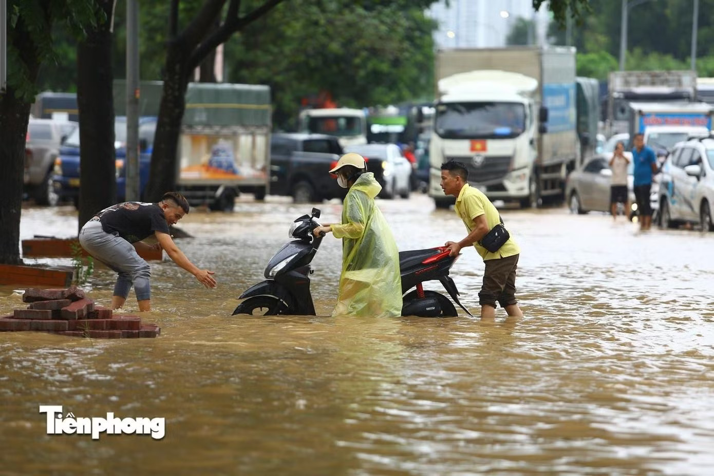 Hà Nội chuẩn bị kịch bản 'chống tê liệt' giao thông khi mưa cực đoan - Ảnh 1.
