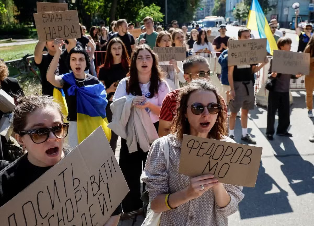 Ukraine có bộ trưởng quốc phòng mới, Tổng thống Zelensky vẫn chưa hết 'đau đầu' - Ảnh 2.