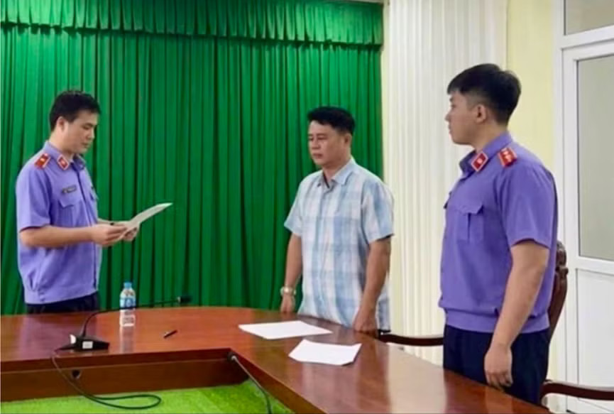 Nhóm cựu cán bộ 'đổi trắng thay đen' hồ sơ vụ tai nạn khiến vụ nữ sinh tử vong ở Vĩnh Long như thế nào? - Ảnh 2.