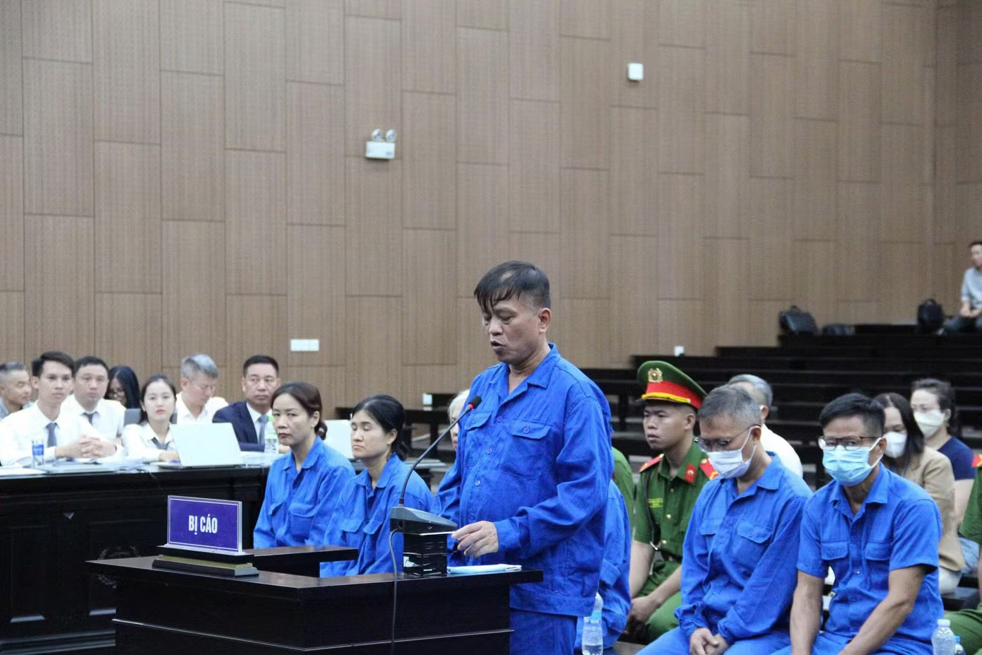 Cựu Thứ trưởng Nguyễn Bá Hoan bị đề nghị mức án 12 - 13 năm tù - Ảnh 1.