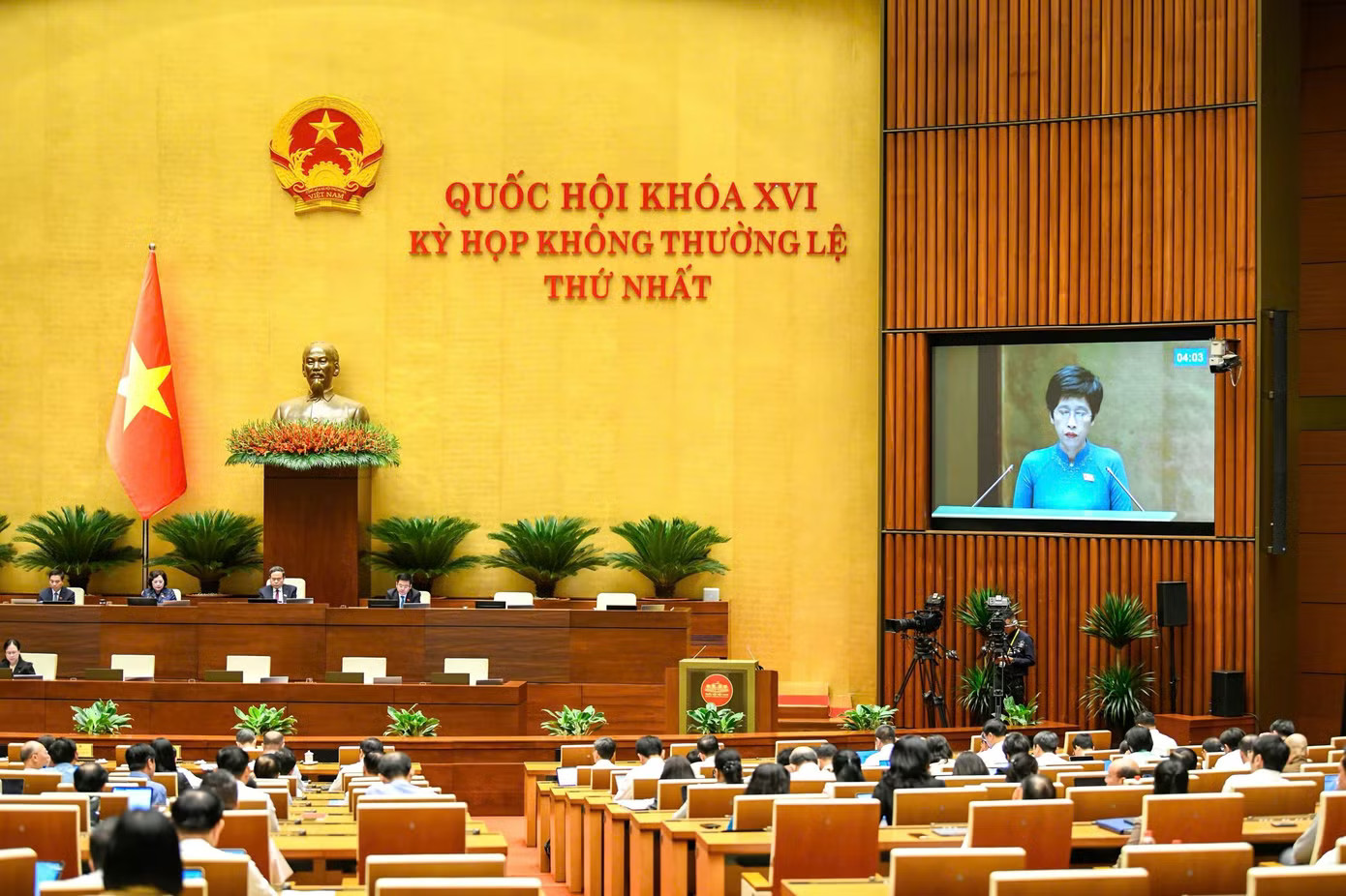 Quang cảnh phiên họp ngày 21/8. Ảnh: Như Ý. Nếu giảm 30% thuế, năm nay thu ngân sách giảm gần 3.200 tỷ - Ảnh 2.