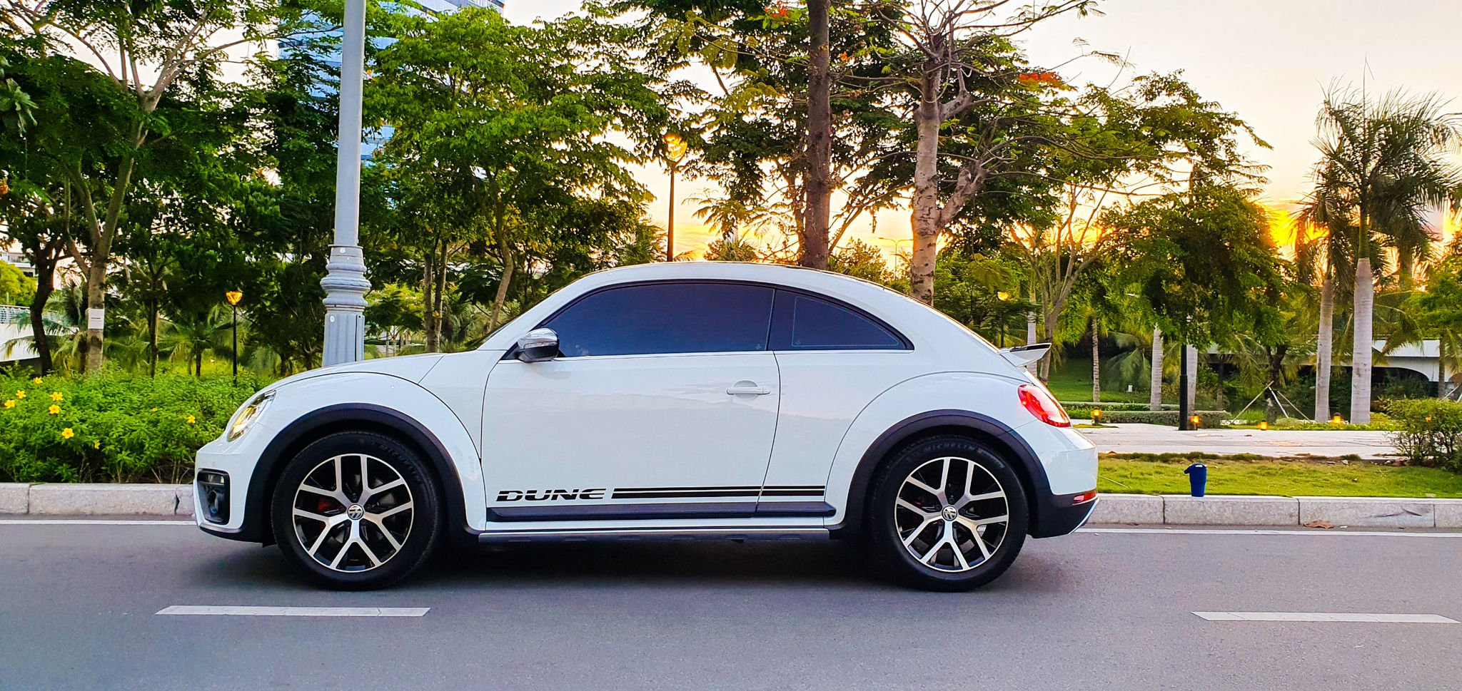 Lăn bánh 9 năm, 'con bọ' Volkswagen Beetle cũ vẫn được rao bán hơn 1,1 tỷ đồng