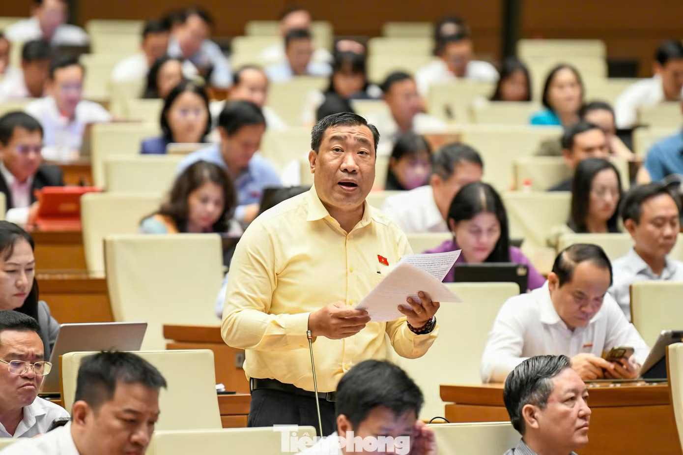 ĐBQH Thạch Phước Bình. (Ảnh: Như Ý) Quy định chung cư có thời hạn: Không để quyền tài sản hợp pháp của người dân bị phá dỡ theo một tòa nhà nguy hiểm - Ảnh 1.