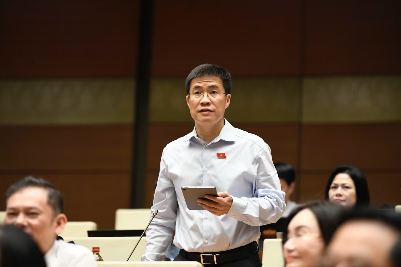 Đại biểu Hoàng Minh Hiếu. (Ảnh: Như Ý) Bỏ giá đất cụ thể, cần ‘ngưỡng kích hoạt’ tự động rà soát hệ số K định kỳ - Ảnh 1.