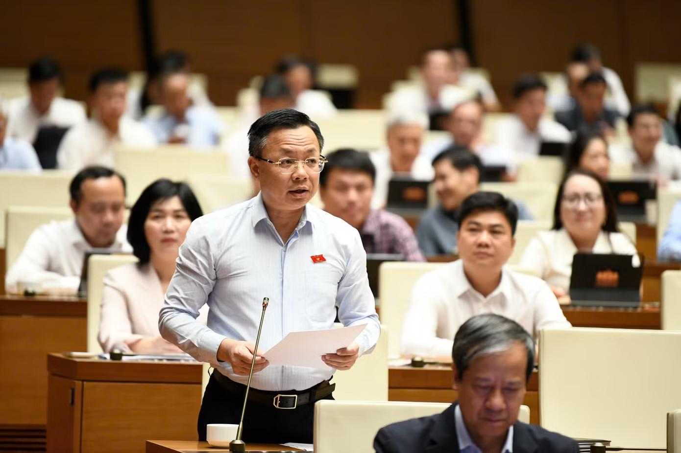 Đại biểu Trần Thanh Hà. Ảnh: Như Ý. Đề nghị ưu tiên ngân sách để cán bộ đủ sống bằng lương - Ảnh 2.