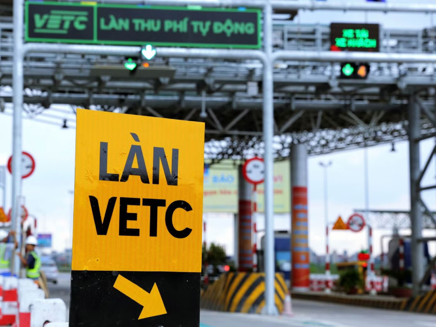 Nếu thu phí duy trì tài khoản ETC, doanh nghiệp cần làm rõ căn cứ, dịch vụ tương ứng và sự đồng thuận của khách hàng đối với khoản phí mới. Ảnh: Internet. Thu phí tài khoản giao thông: Quyền của hành khách bị 'vô hiệu hóa' - Ảnh 2.