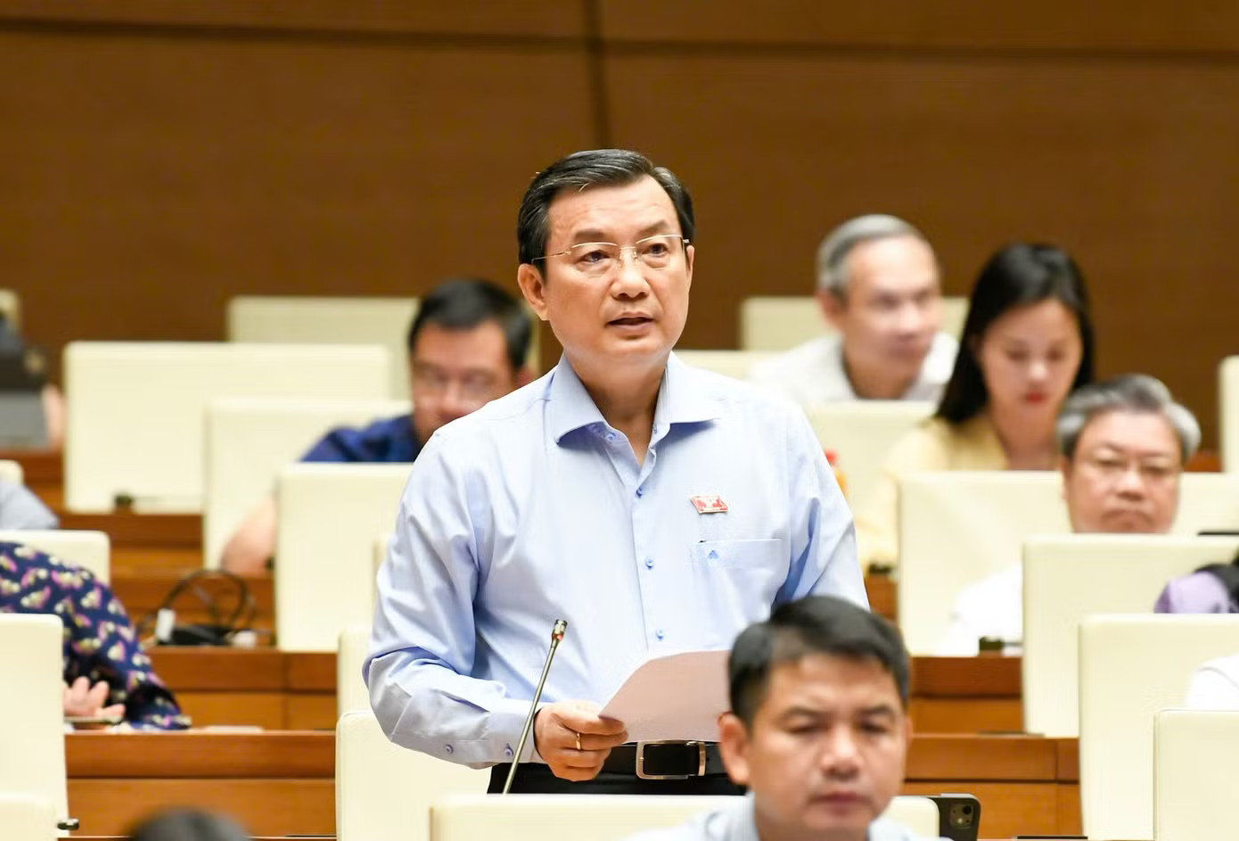 Đại biểu Phạm Trọng Nhân (đoàn TPHCM). Ảnh: Như Ý. Bao giờ hết cảnh tiền đã trao, nhà mất hút? - Ảnh 1.