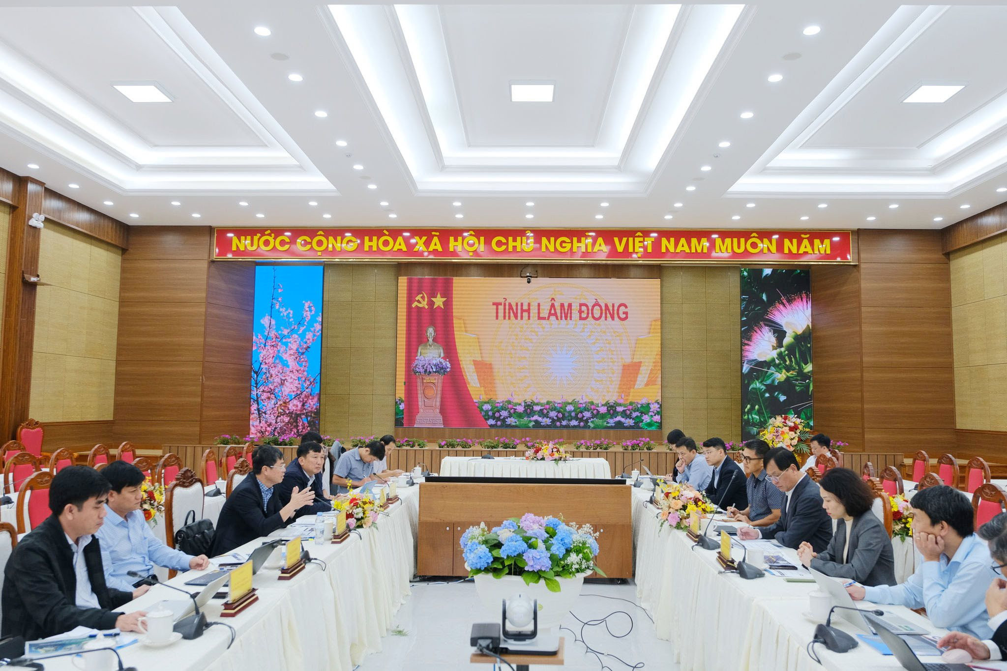lam-dong-sap-co-tuyen-duong-ven-bien3.jpg