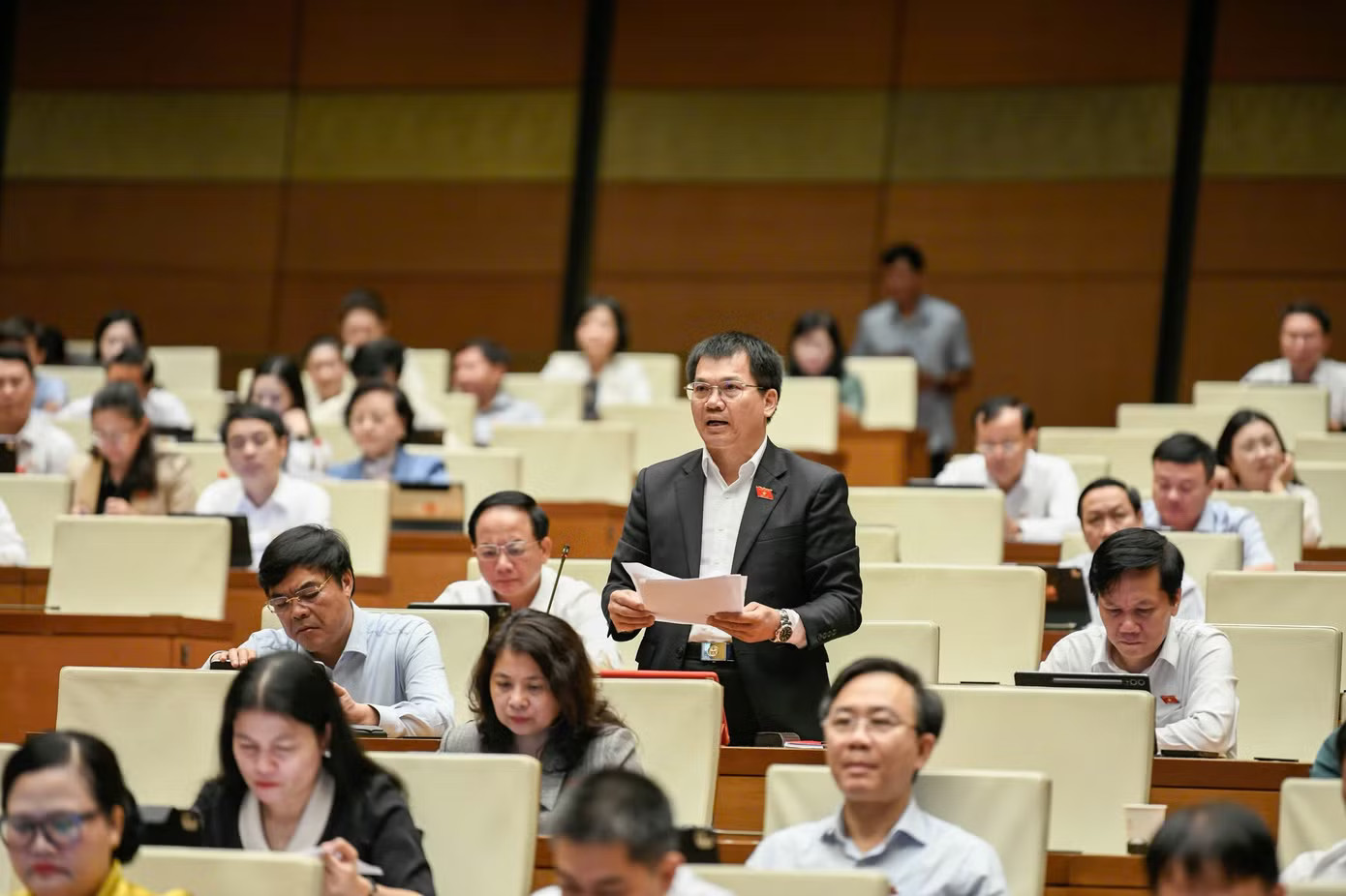 Đại biểu Dương Khắc Mai (đoàn Lâm Đồng). Ảnh: Như Ý. Bộ trưởng Tài chính: Dự án khu đô thị lấn biển từ 100.000 - 200.000 tỷ - Ảnh 1.