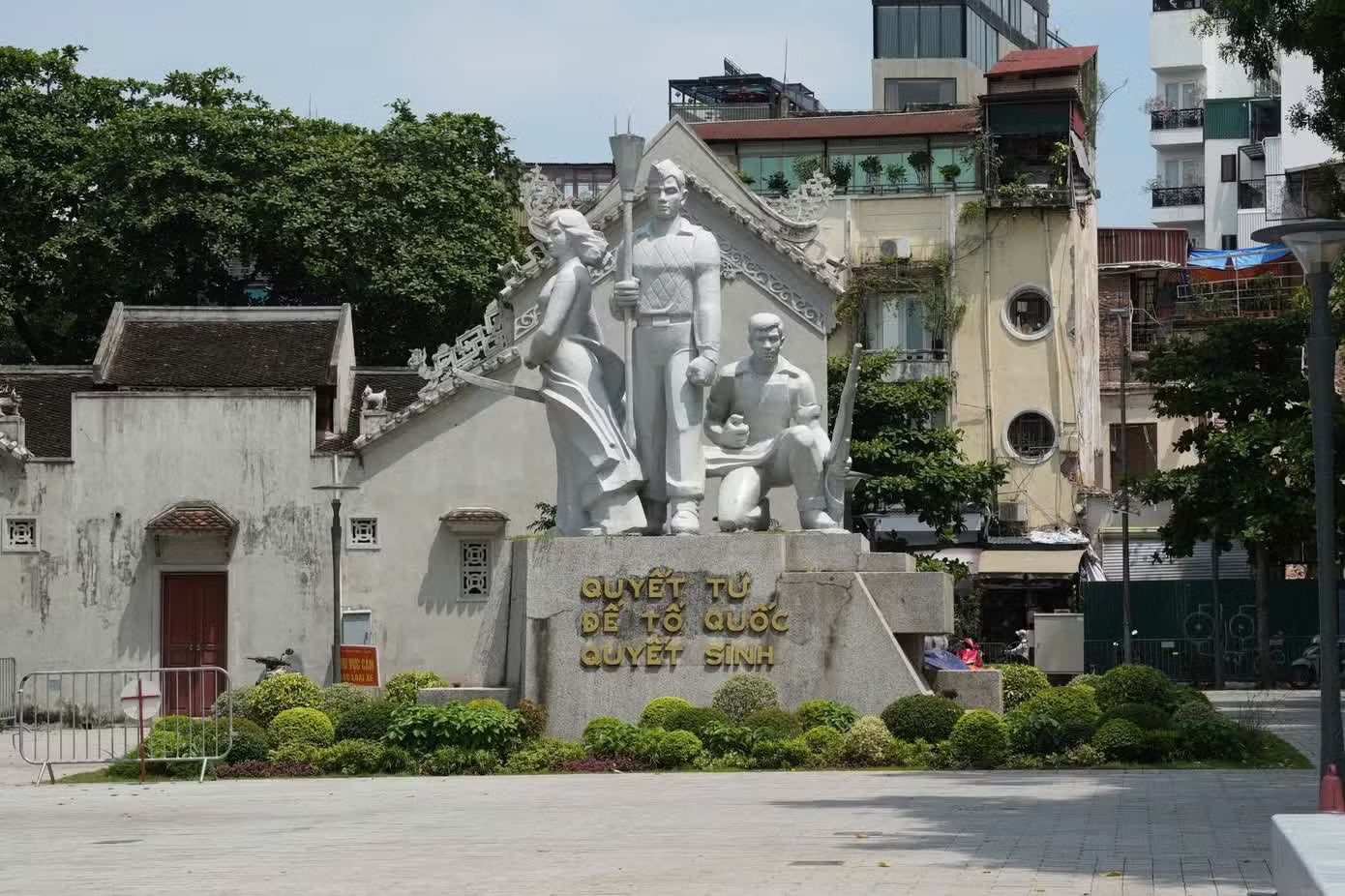 Hà Nội thống nhất di dời tượng đài 'Quyết tử để Tổ quốc quyết sinh' - Ảnh 1.