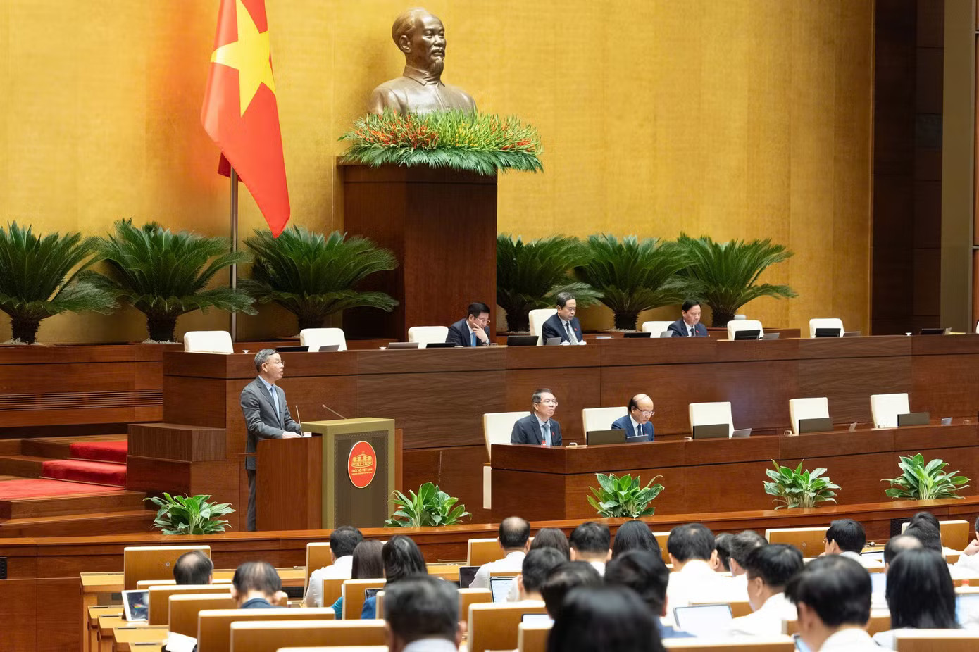 Luật Hải quan mới sẽ chấm dứt cảnh 'nộp đi, nộp lại' giấy tờ - Ảnh 1.